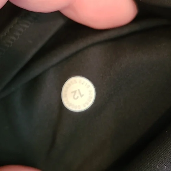 Lululemon high rise crop legging Size 12. - Picture 5 of 6